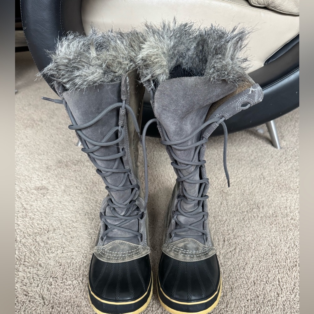 Sorel Gray and Black Winter Boots with Faux Fur